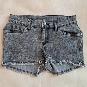 NWOT - VENUS Low Rise Dark Grey / Acid Wash Black Denim Shorts - Size 4